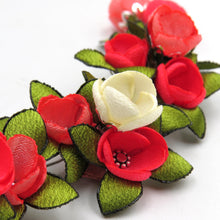 Cargar imagen en el visor de la galería, Tocado Lúnula de flores