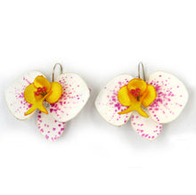 Cargar imagen en el visor de la galería, Aros Orquídeas blancas manchas