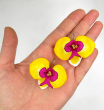 Cargar imagen en el visor de la galería, Aros Orquídeas degradé amarillas