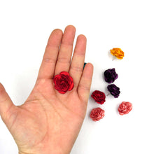 Cargar imagen en el visor de la galería, Aros botón camelia monocolor