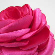Cargar imagen en el visor de la galería, Tocado Camelia crep satín