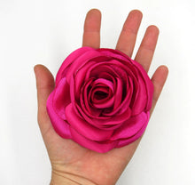 Cargar imagen en el visor de la galería, Prendedor Camelia Anís grande