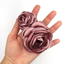 Cargar imagen en el visor de la galería, Tocado dos camelias satín