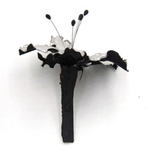 Cargar imagen en el visor de la galería, Tocado Hibisco metalizado plateado - negro