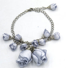 Cargar imagen en el visor de la galería, Pulsera Madroñas plateada perla