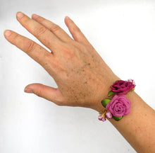Cargar imagen en el visor de la galería, Pulsera besos gasas y copos crep simple