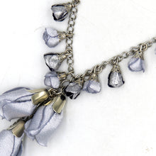 Cargar imagen en el visor de la galería, Collar tres Madroñas gris plata