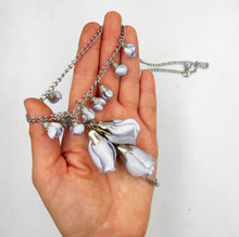 Cargar imagen en el visor de la galería, Collar tres Madroñas gris plata