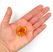 Cargar imagen en el visor de la galería, Prendedor mini Camelia