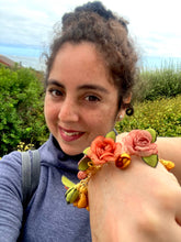 Cargar imagen en el visor de la galería, Pulsera besos gasas y copos crep