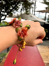 Cargar imagen en el visor de la galería, Pulsera besos gasas y copos crep