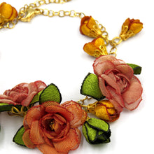 Cargar imagen en el visor de la galería, Pulsera besos gasas y copos crep