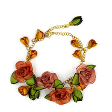 Cargar imagen en el visor de la galería, Pulsera besos gasas y copos crep