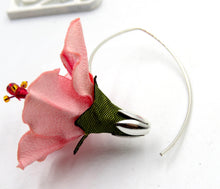Cargar imagen en el visor de la galería, Aros Hibiscos sublimados rosados