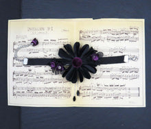 Cargar imagen en el visor de la galería, Pulsera Gerbera oscura obispos