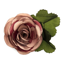 Cargar imagen en el visor de la galería, Prendedor Camelia hojas cardenal