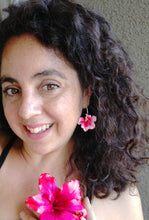 Cargar imagen en el visor de la galería, Aros Hibiscos sublimados rosados