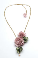 Cargar imagen en el visor de la galería, Collar Greta palo rosa