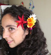 Cargar imagen en el visor de la galería, Tocado Flores del paisaje chileno