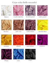 Cargar imagen en el visor de la galería, Collar Botón de Rosa malva humo