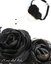 Cargar imagen en el visor de la galería, Gargantilla Dos camelias negras