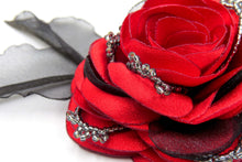 Cargar imagen en el visor de la galería, Tocado Camelia pétalos reinos rojo