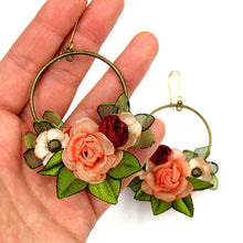 Cargar imagen en el visor de la galería, Aros Corona floral damasco
