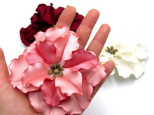 Cargar imagen en el visor de la galería, Prendedor Begonia crespa grande
