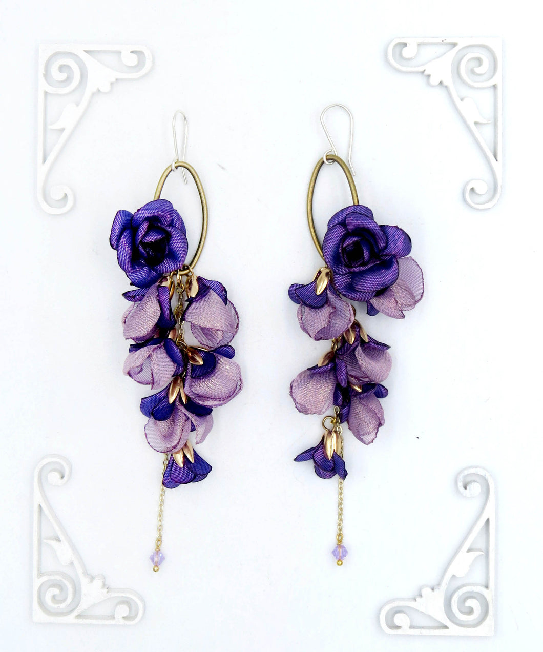 Aros Ema morado sépalos dorados