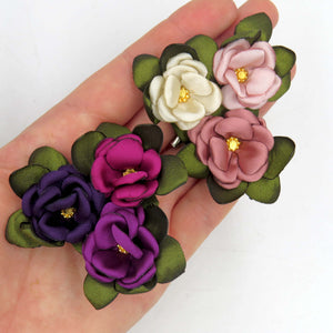 Prendedor Tres flores seda