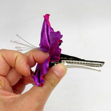 Cargar imagen en el visor de la galería, Tocado Hibisco metalizado fucsia
