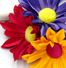 Cargar imagen en el visor de la galería, Tocado Moño de Gerberas
