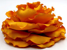 Cargar imagen en el visor de la galería, Tocado - prendedor Camelia crespa
