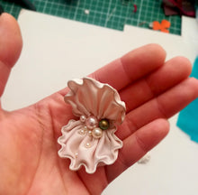 Cargar imagen en el visor de la galería, Tocado Ostras perleras
